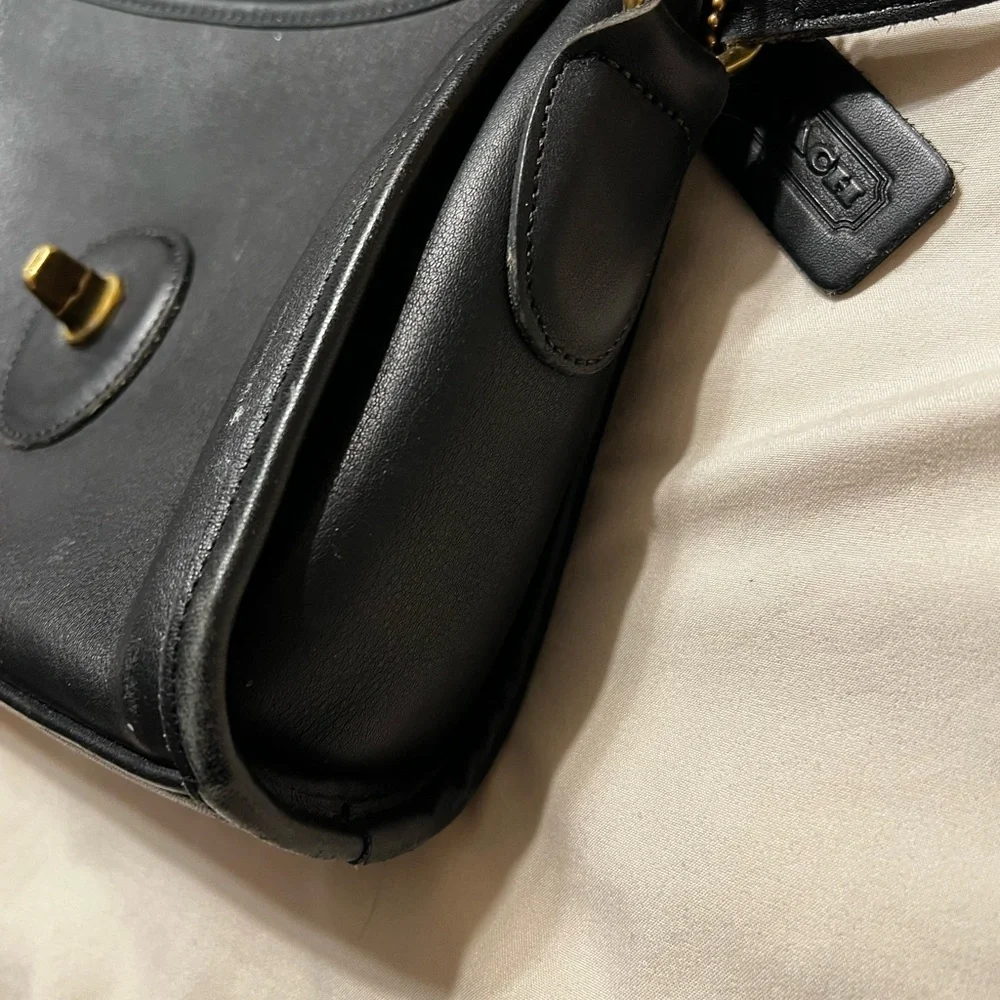 Coach Black Leather Interior - Picture 4 of 6